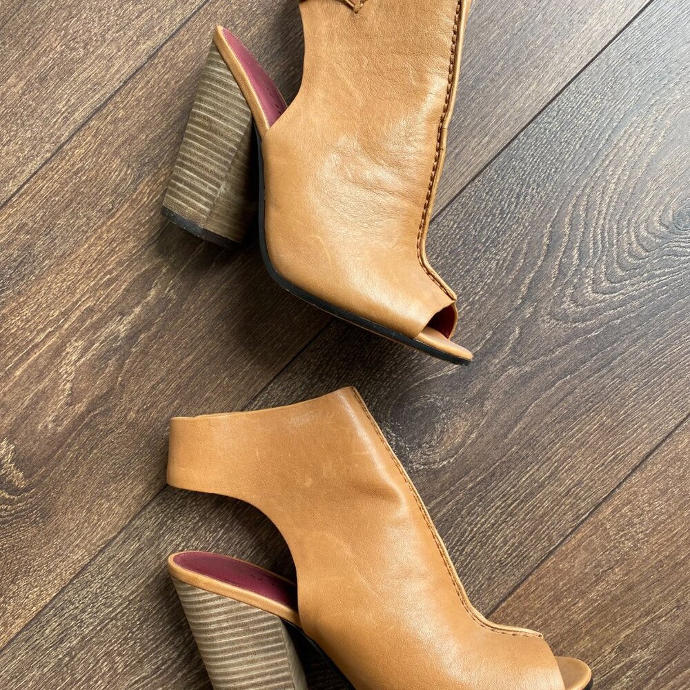 COACH Saratoga Tan Open Toe Booties Size 8 - Picture 2 of 7